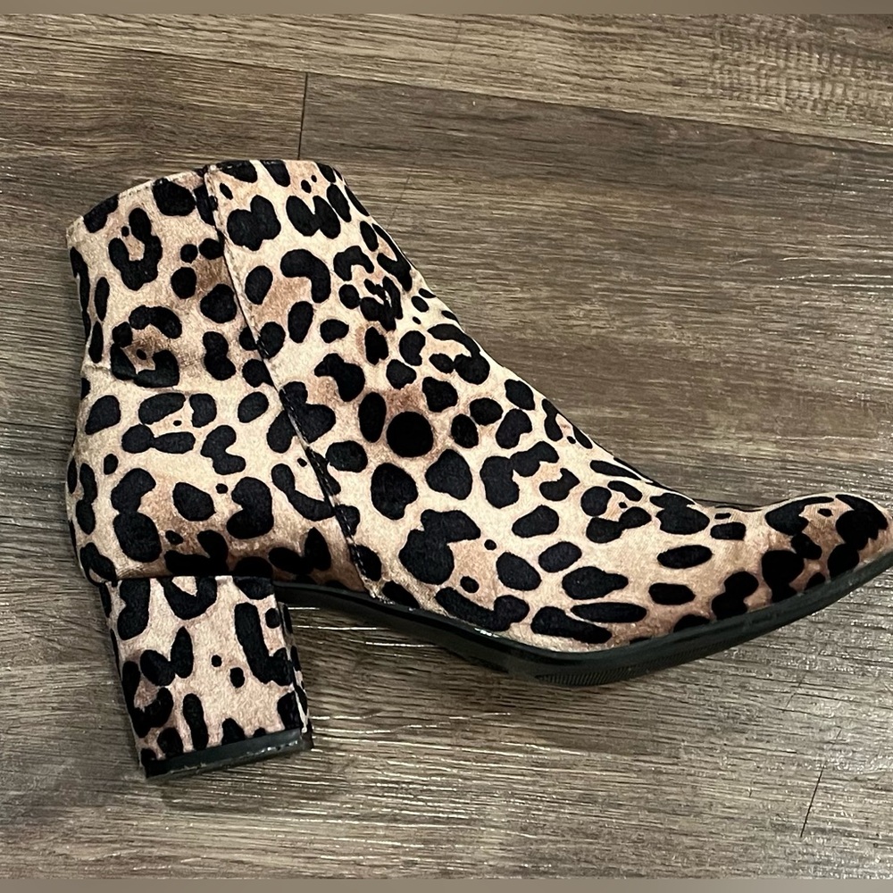 Velvet Leopard print Ankle Boots Booties women’s size 9 - Picture 3 of 10